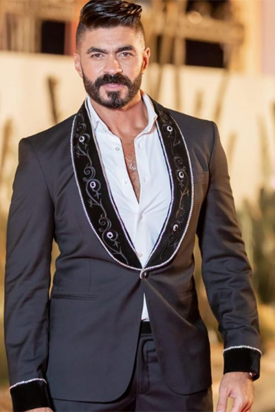 الفنان المصري خالد سليم يرتدي "جاكيتًا" مطرزًا بالألماس سعره مليون دولار